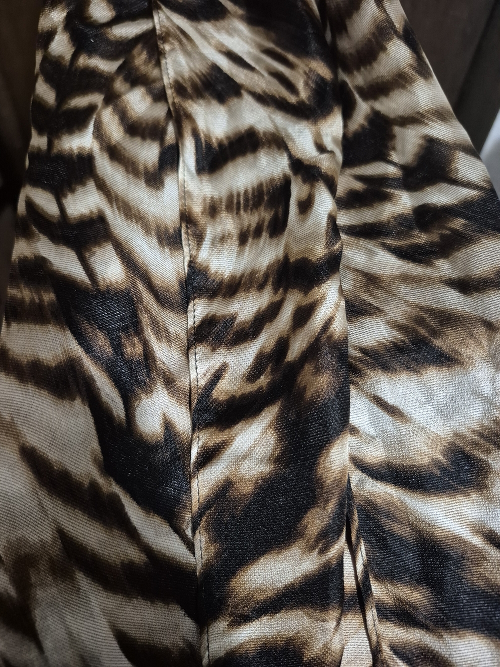 Calvin Klein 100% Silk Animal Print Fringed Scarf Neutral Oblong Wrap - Picture 4 of 6